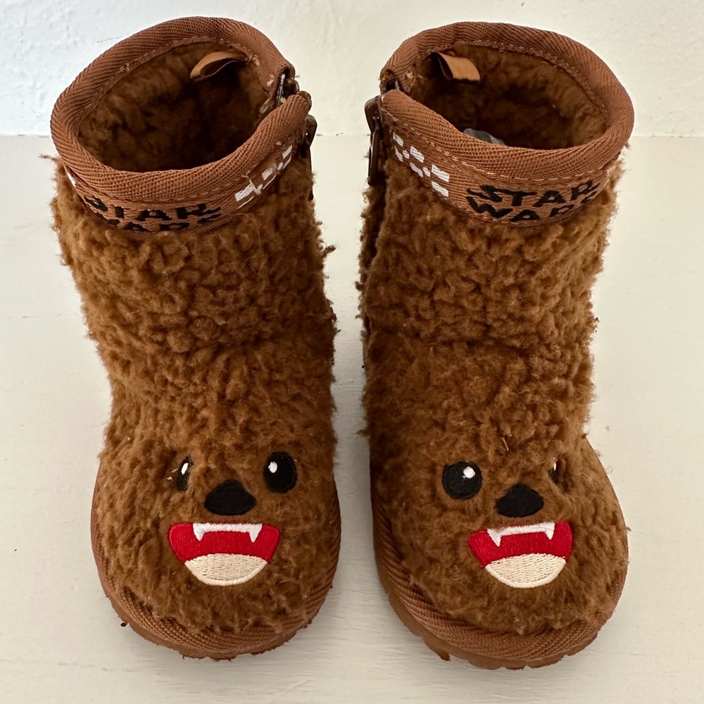 BabyGap Toddler Chewbacca Fuzzy Boots, size 7